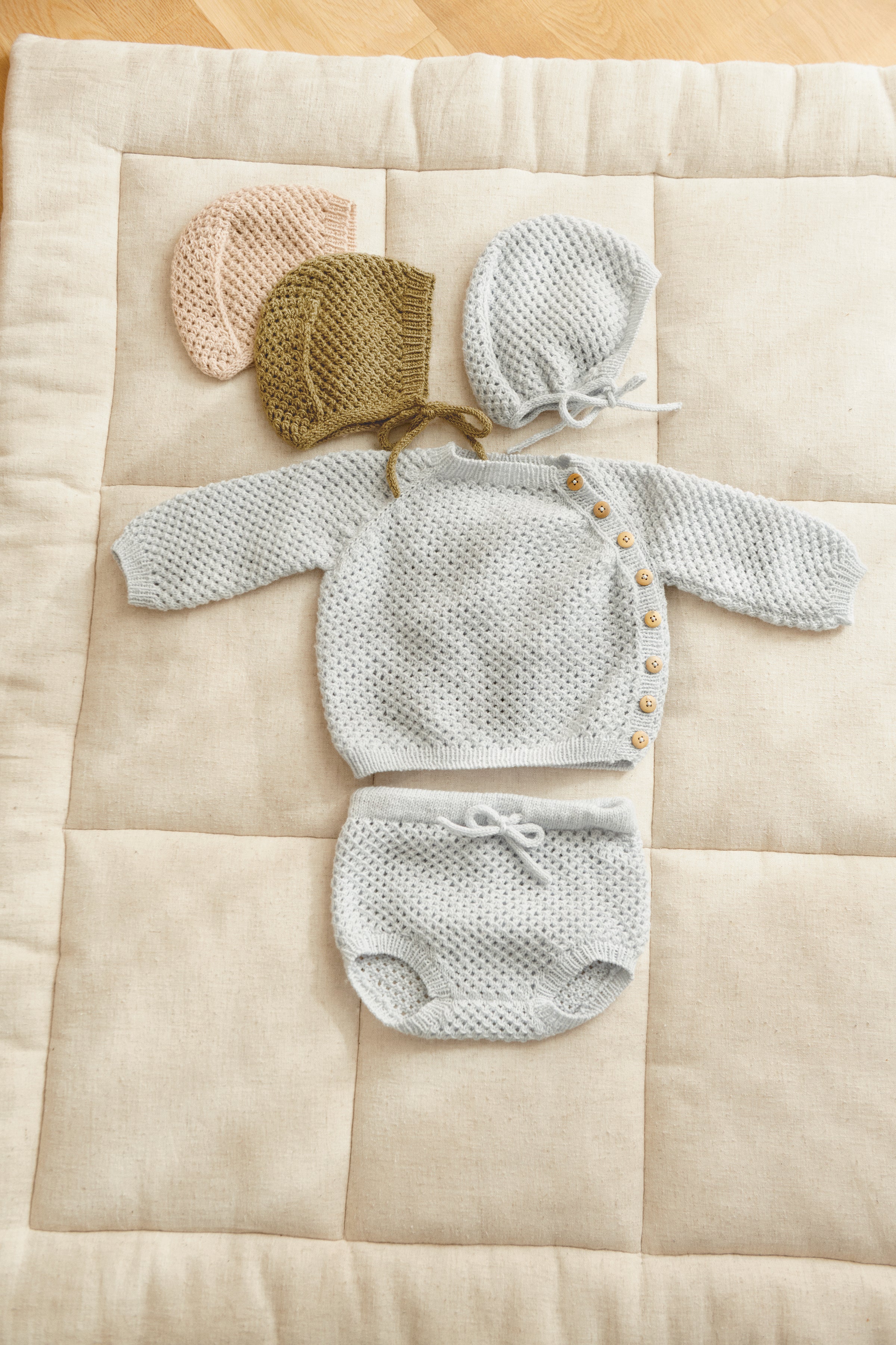 Casaco, calças e gorro de bebé April